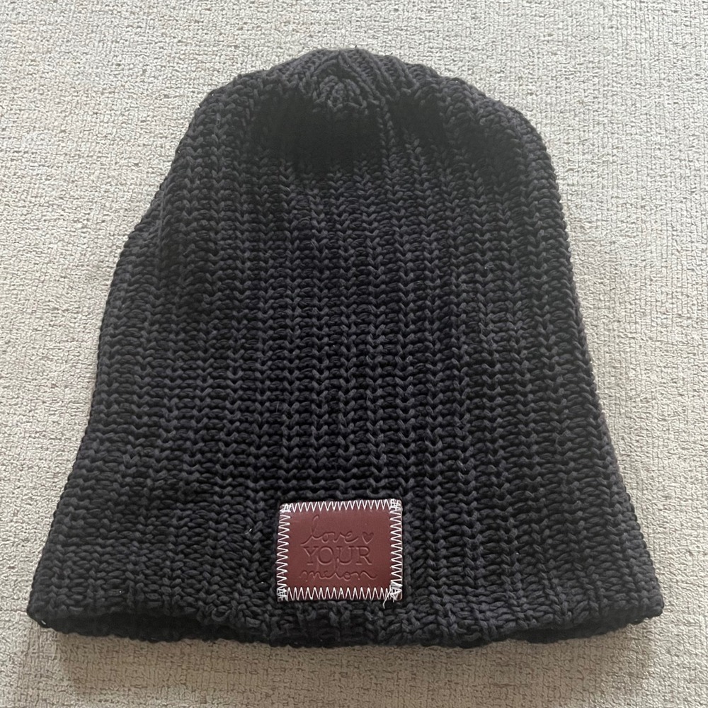 Love Your Melon Black Chunky Knit‎ Beanie Hat Brown Leather Logo Patch Slouchy